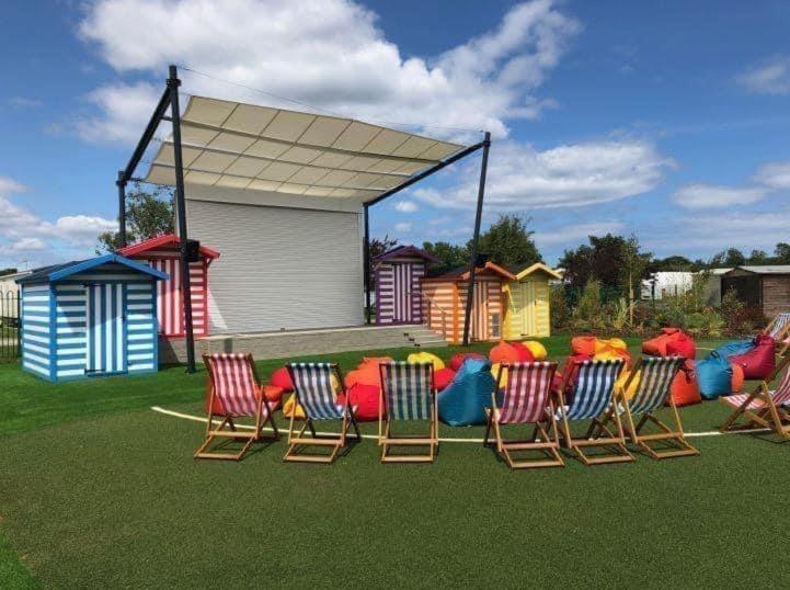 Golden Sands Beach Activities Sea Holiday Relax Mablethorpe Bagian luar foto
